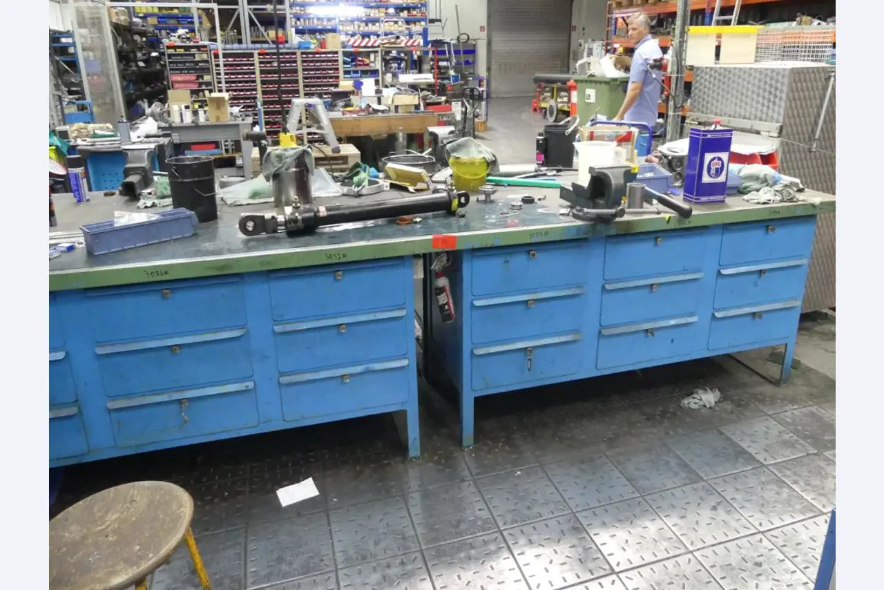 Stroje a příslušenství z bývalé hlubotiskové tiskárny-1