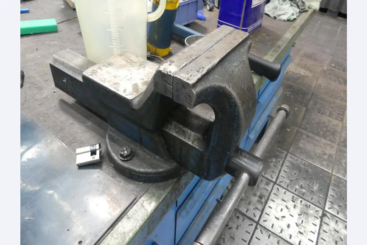 Stroje a příslušenství z bývalé hlubotiskové tiskárny-2