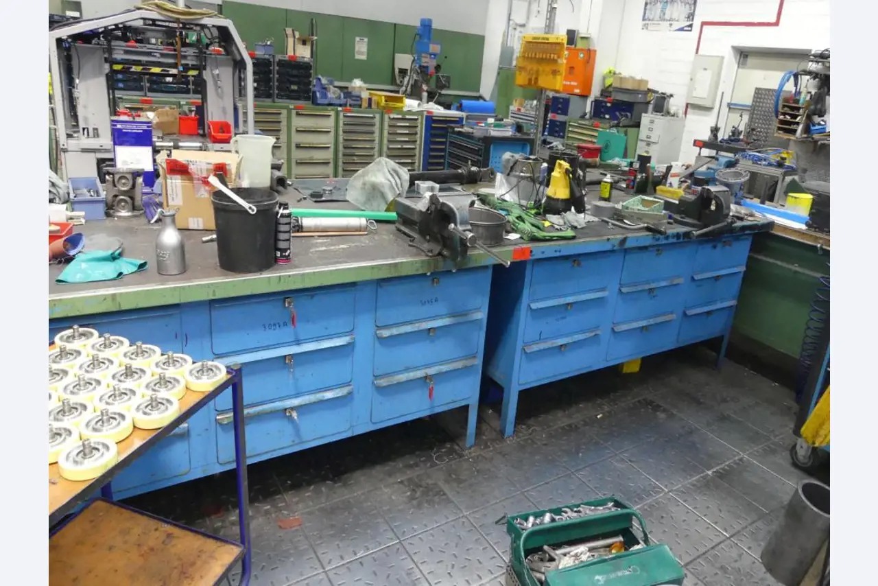 Stroje a příslušenství z bývalé hlubotiskové tiskárny-3