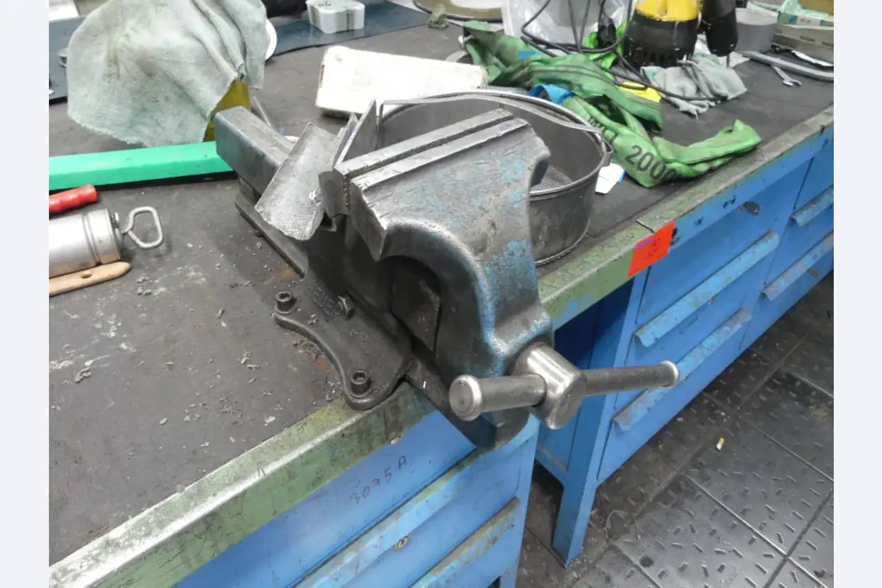 Stroje a příslušenství z bývalé hlubotiskové tiskárny-4