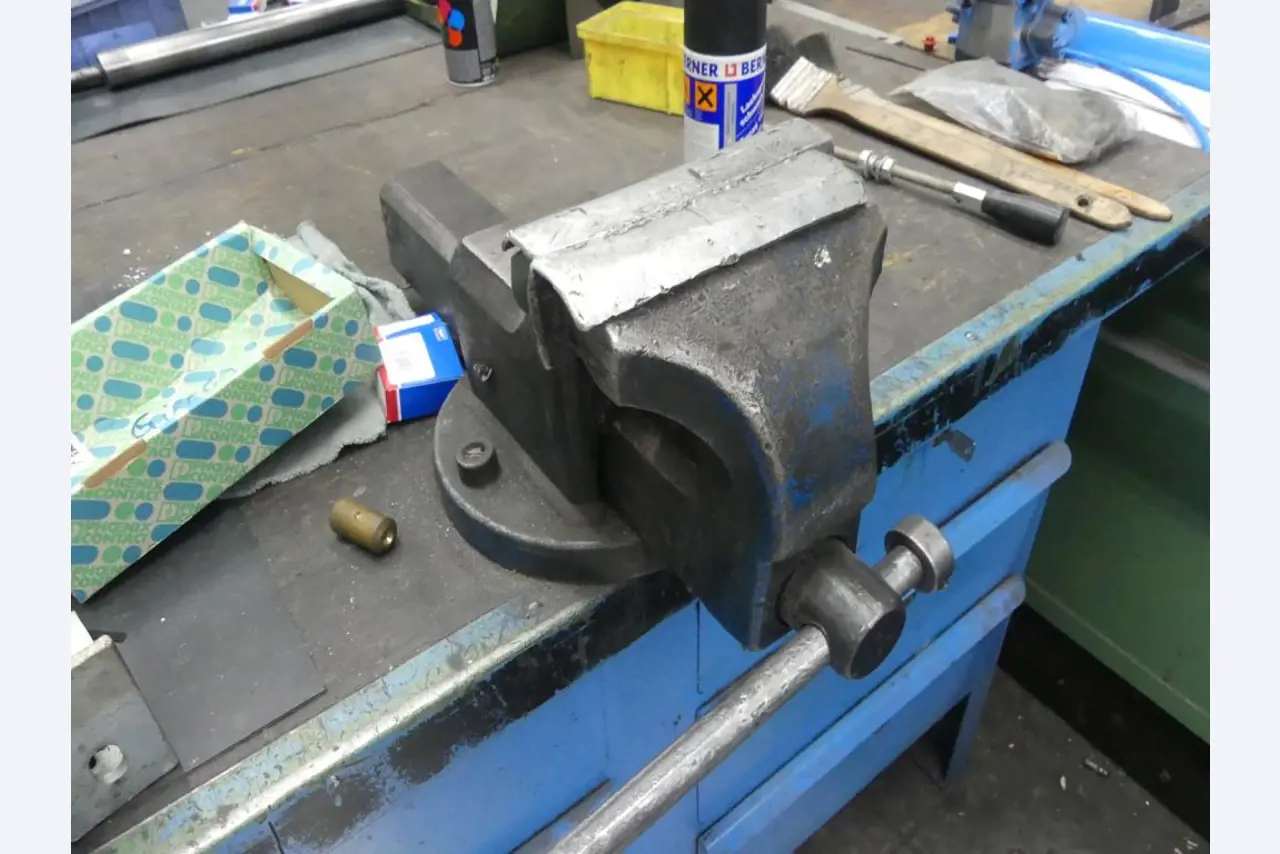 Stroje a příslušenství z bývalé hlubotiskové tiskárny-5