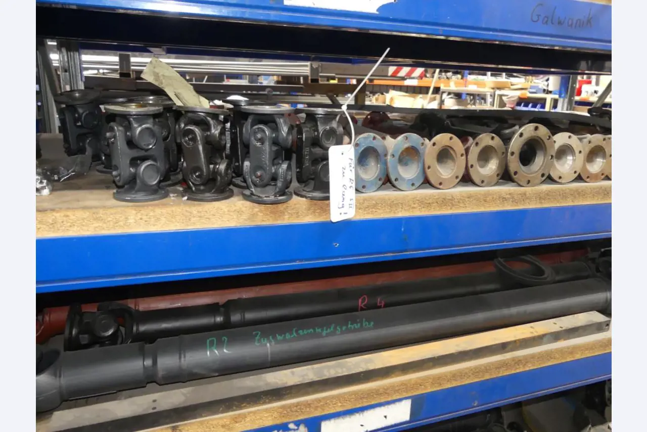 Equipement mécanique et accessoires d'une ancienne imprimerie en héliogravure-9