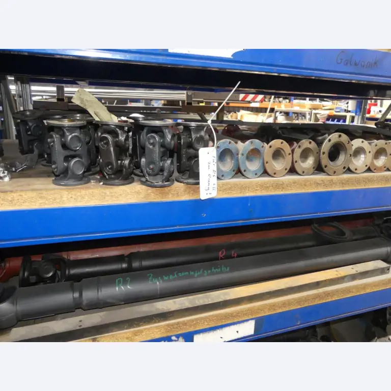 Equipement mécanique et accessoires d'une ancienne imprimerie en héliogravure-9