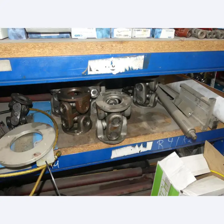 Equipement mécanique et accessoires d'une ancienne imprimerie en héliogravure-10