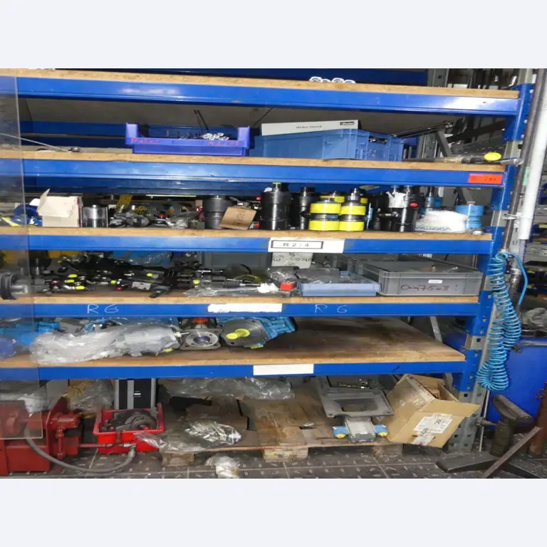 Equipement mécanique et accessoires d'une ancienne imprimerie en héliogravure-13