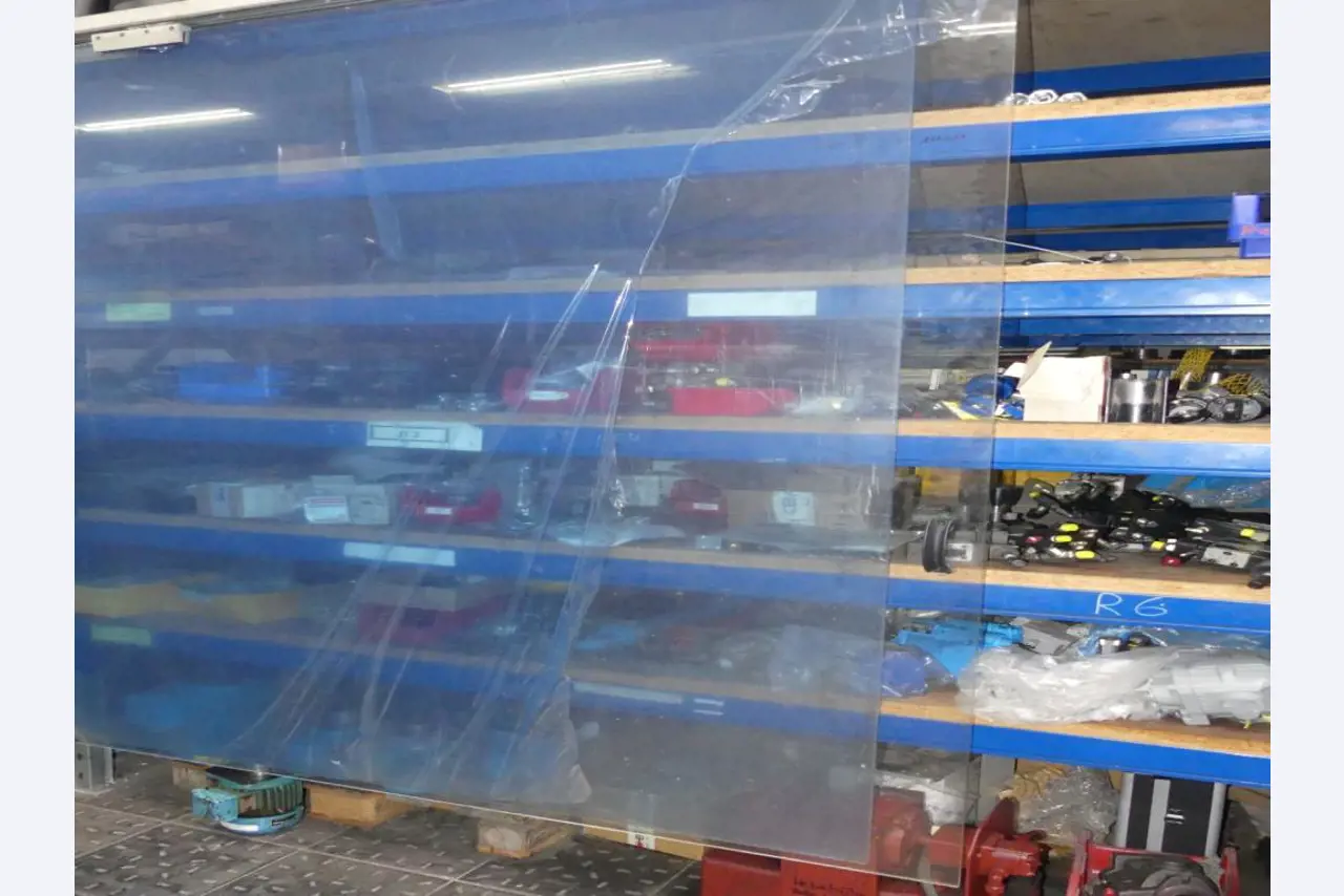 Equipement mécanique et accessoires d'une ancienne imprimerie en héliogravure-14