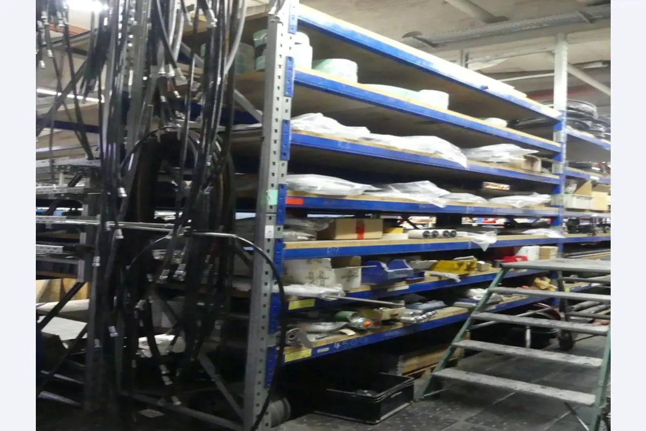 Equipement mécanique et accessoires d'une ancienne imprimerie en héliogravure-1