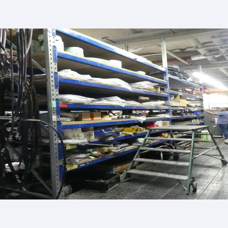 Equipement mécanique et accessoires d'une ancienne imprimerie en héliogravure-2