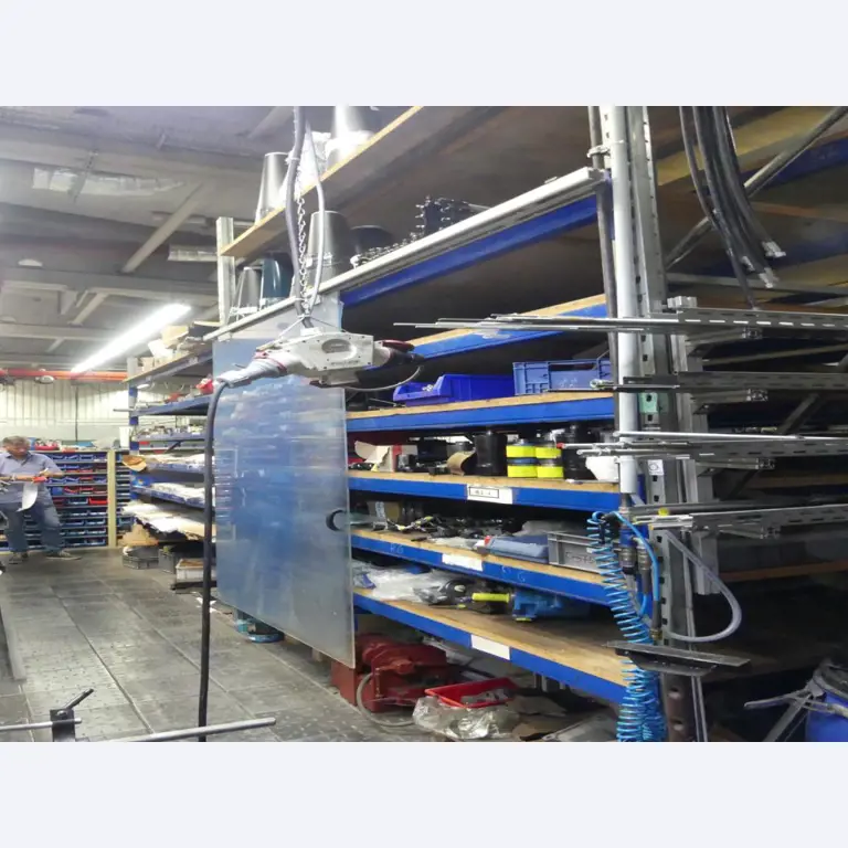 Equipement mécanique et accessoires d'une ancienne imprimerie en héliogravure-3