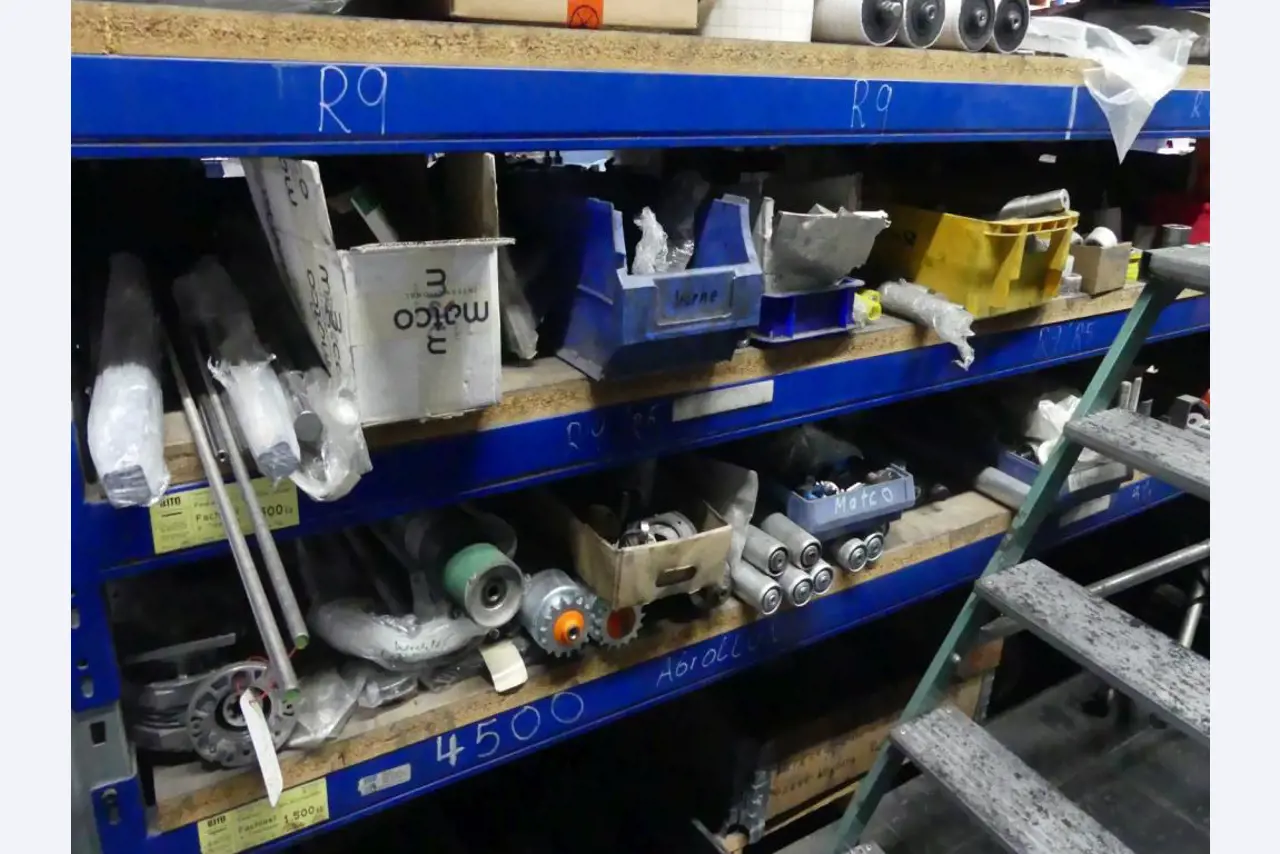 Equipement mécanique et accessoires d'une ancienne imprimerie en héliogravure-4