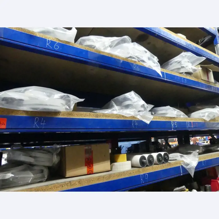 Equipement mécanique et accessoires d'une ancienne imprimerie en héliogravure-5