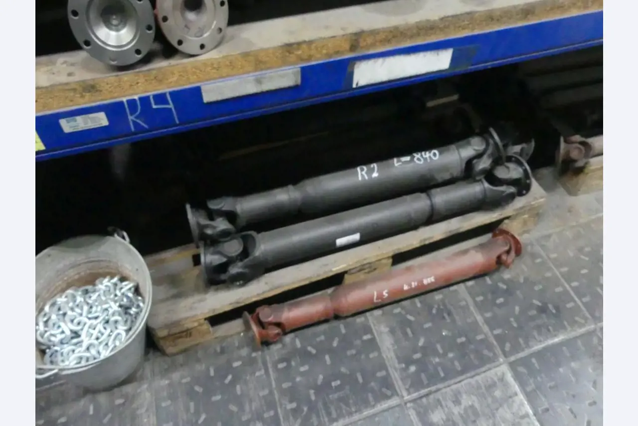 Equipement mécanique et accessoires d'une ancienne imprimerie en héliogravure-6