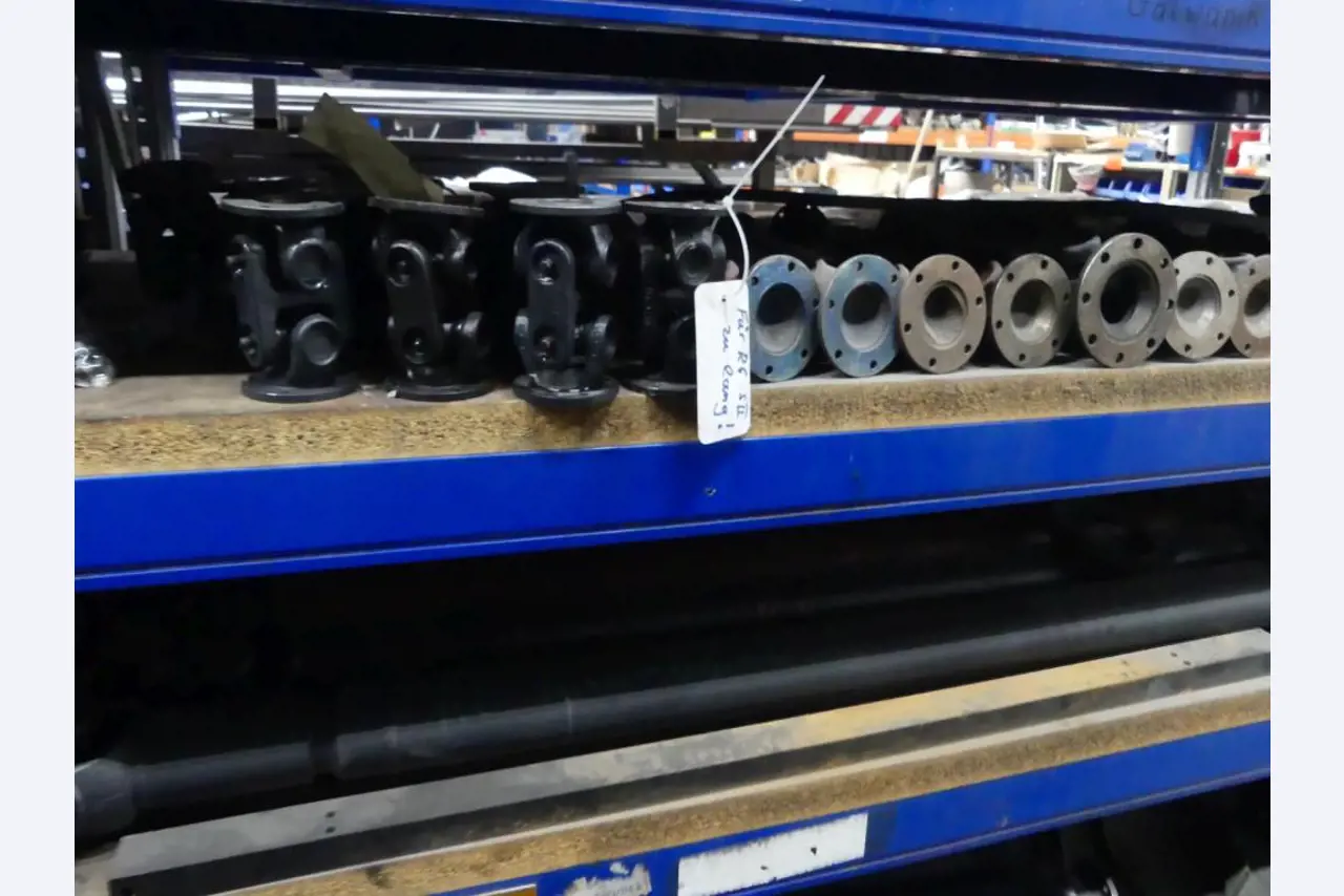 Equipement mécanique et accessoires d'une ancienne imprimerie en héliogravure-8