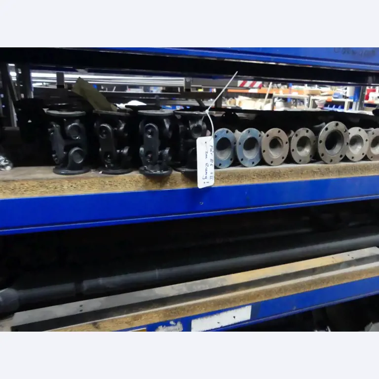 Equipement mécanique et accessoires d'une ancienne imprimerie en héliogravure-8