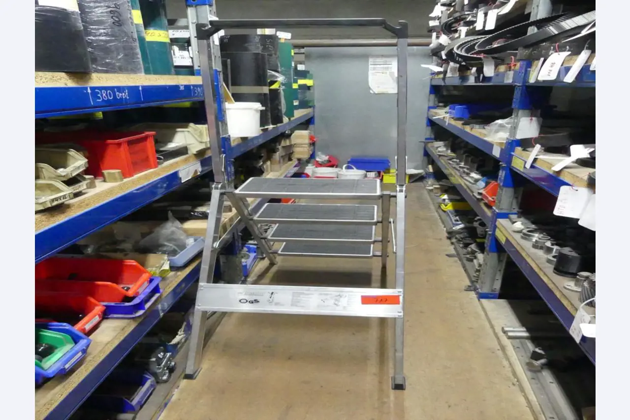 Maschinelle Einrichtung sowie Zubehör einer ehemaligen Tiefdruckerei-1