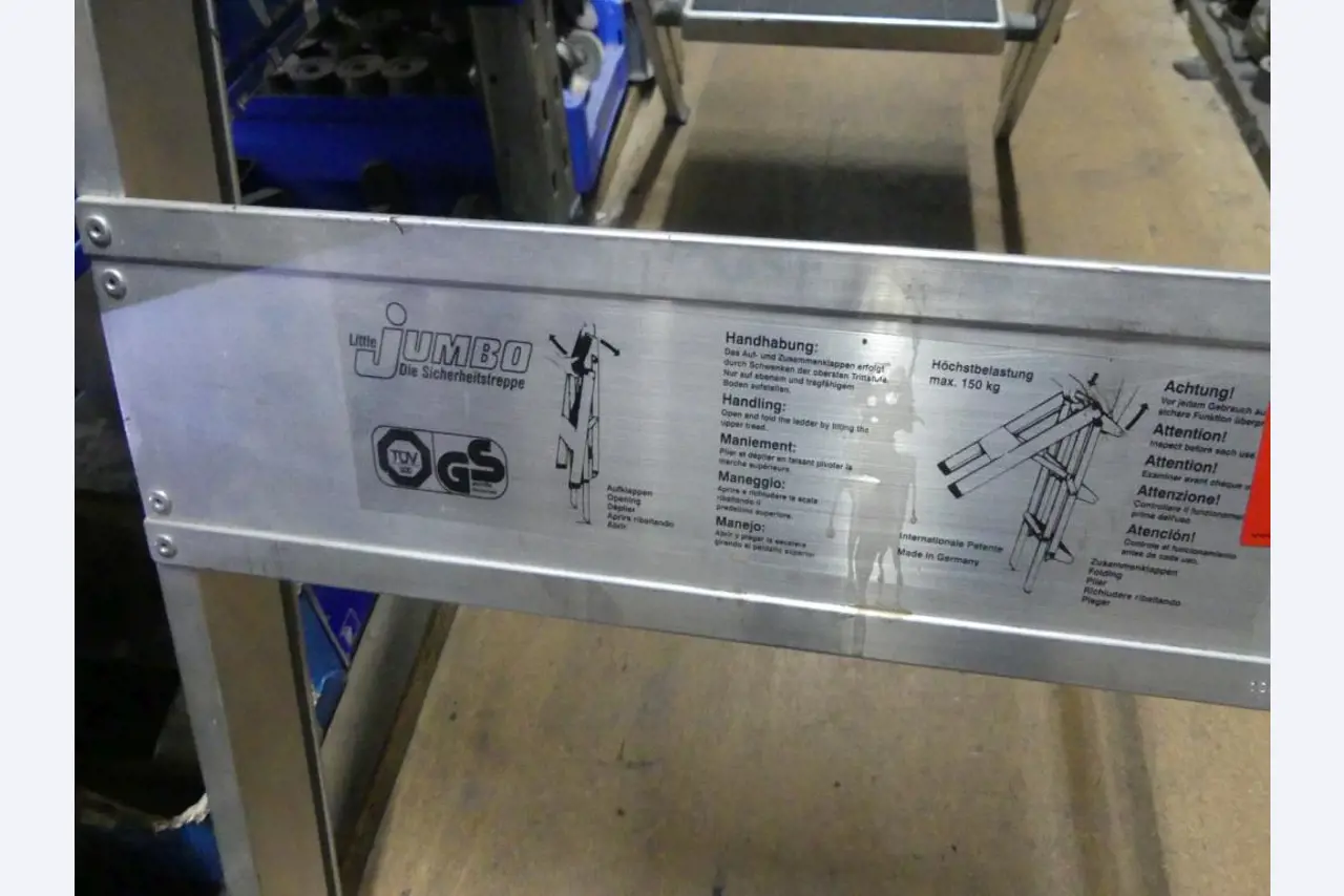 Maschinelle Einrichtung sowie Zubehör einer ehemaligen Tiefdruckerei-2