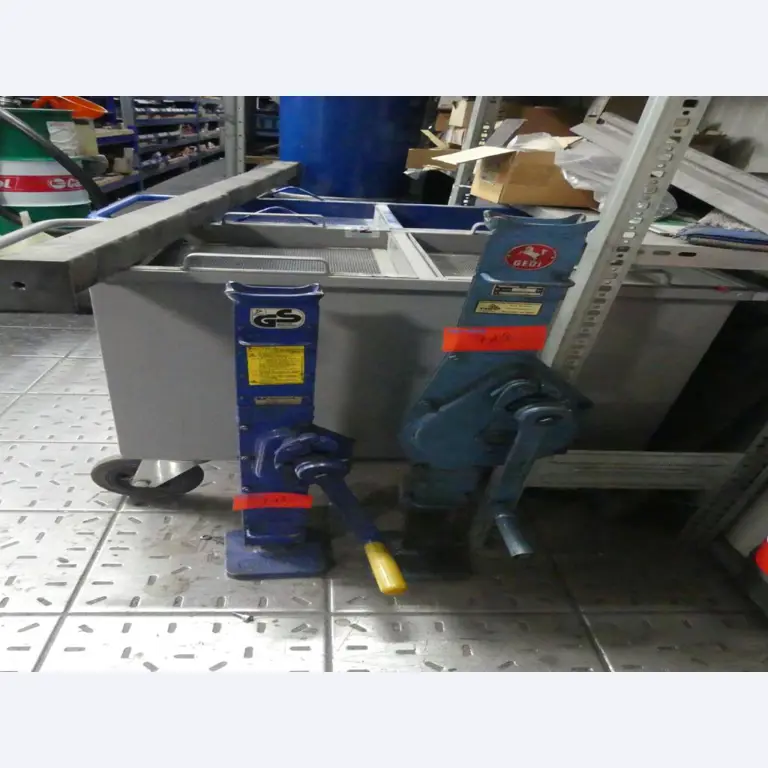 Maschinelle Einrichtung sowie Zubehör einer ehemaligen Tiefdruckerei-1