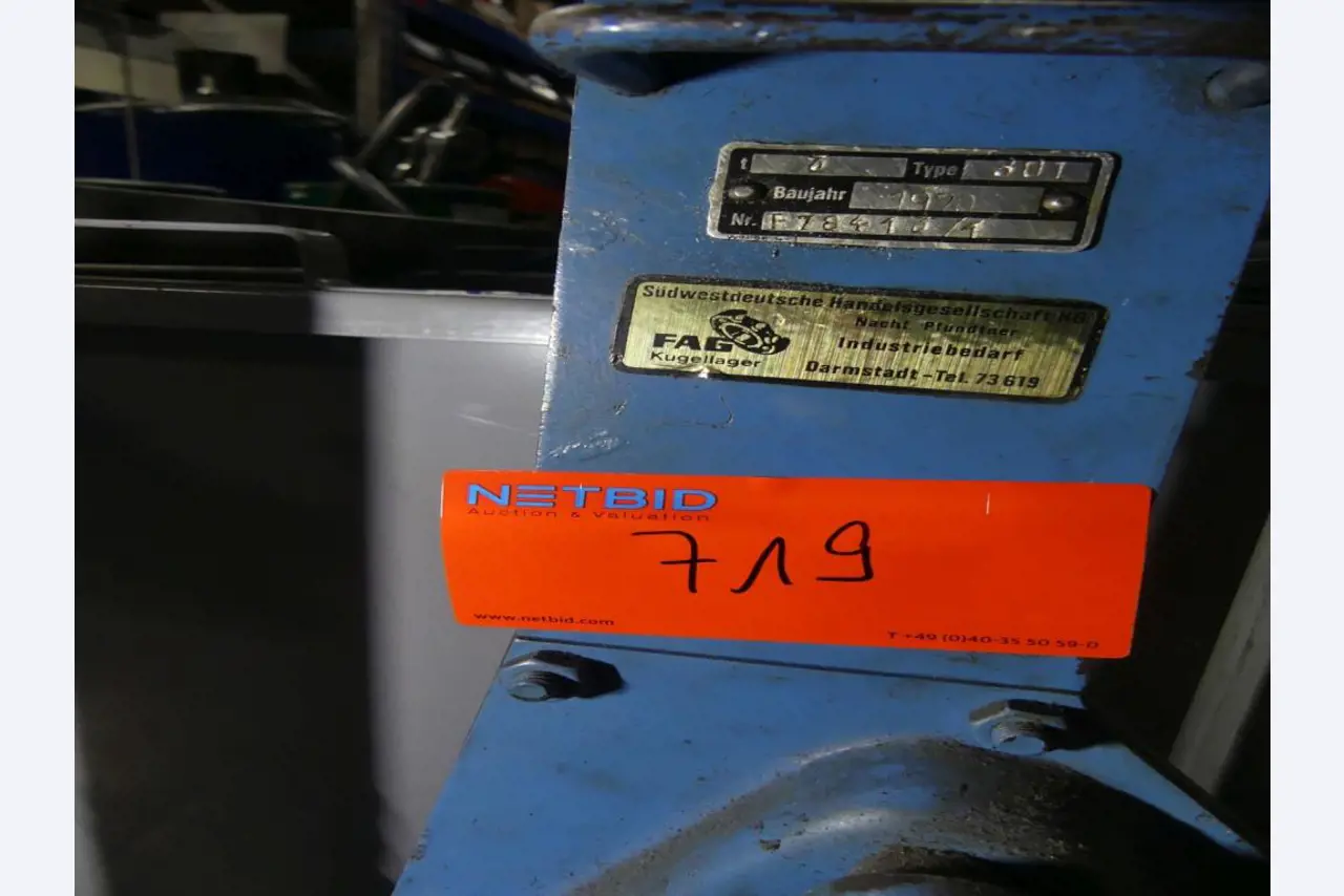 Maschinelle Einrichtung sowie Zubehör einer ehemaligen Tiefdruckerei-2