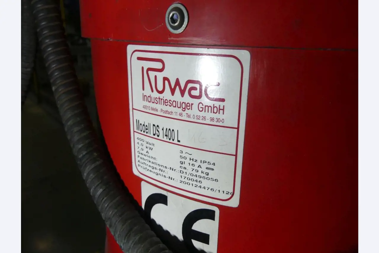 Equipement mécanique et accessoires d'une ancienne imprimerie en héliogravure-3