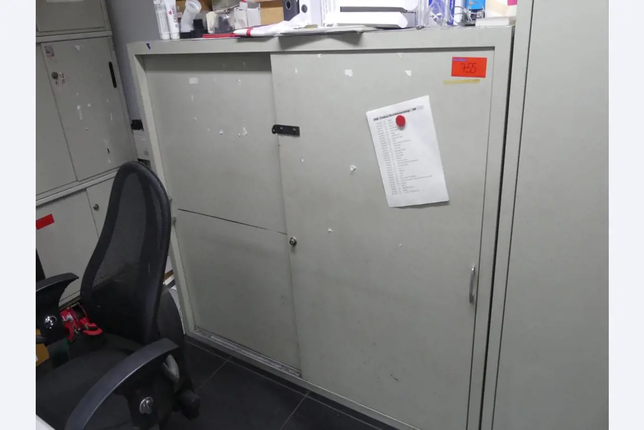 Maschinelle Einrichtung sowie Zubehör einer ehemaligen Tiefdruckerei-1