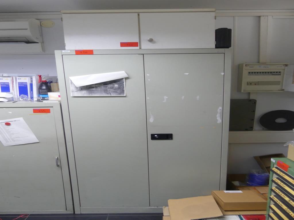 Maquinaria y accesorios de una antigua imprenta de huecograbado-1