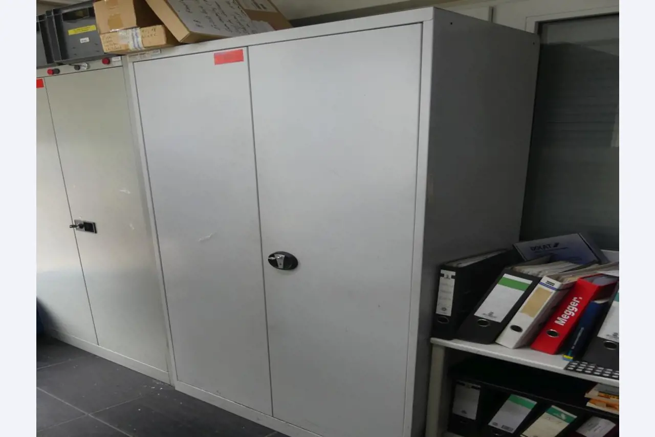 Maschinelle Einrichtung sowie Zubehör einer ehemaligen Tiefdruckerei-1