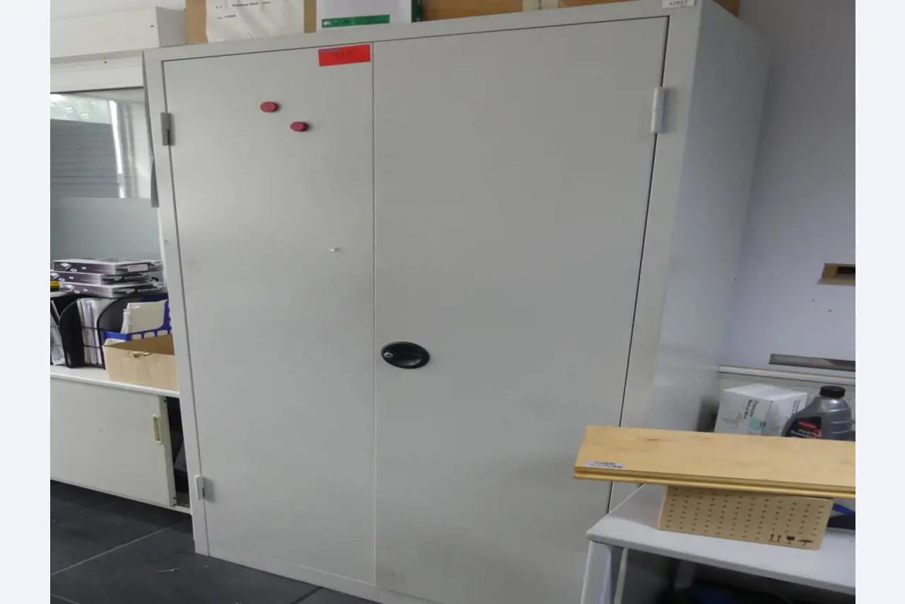 Stroje a příslušenství z bývalé hlubotiskové tiskárny-1