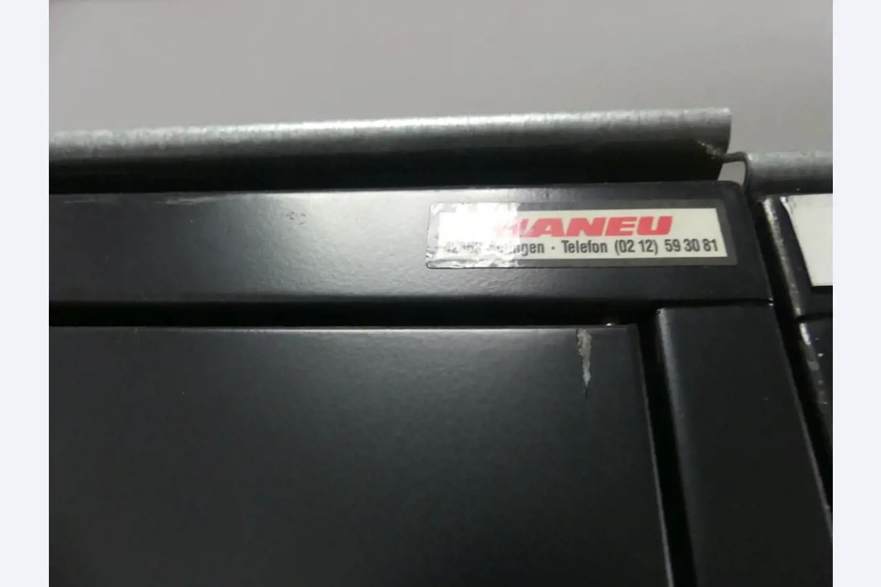 Maquinaria y accesorios de una antigua imprenta de huecograbado-2