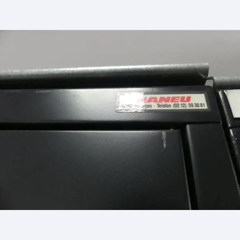 Maquinaria y accesorios de una antigua imprenta de huecograbado-2