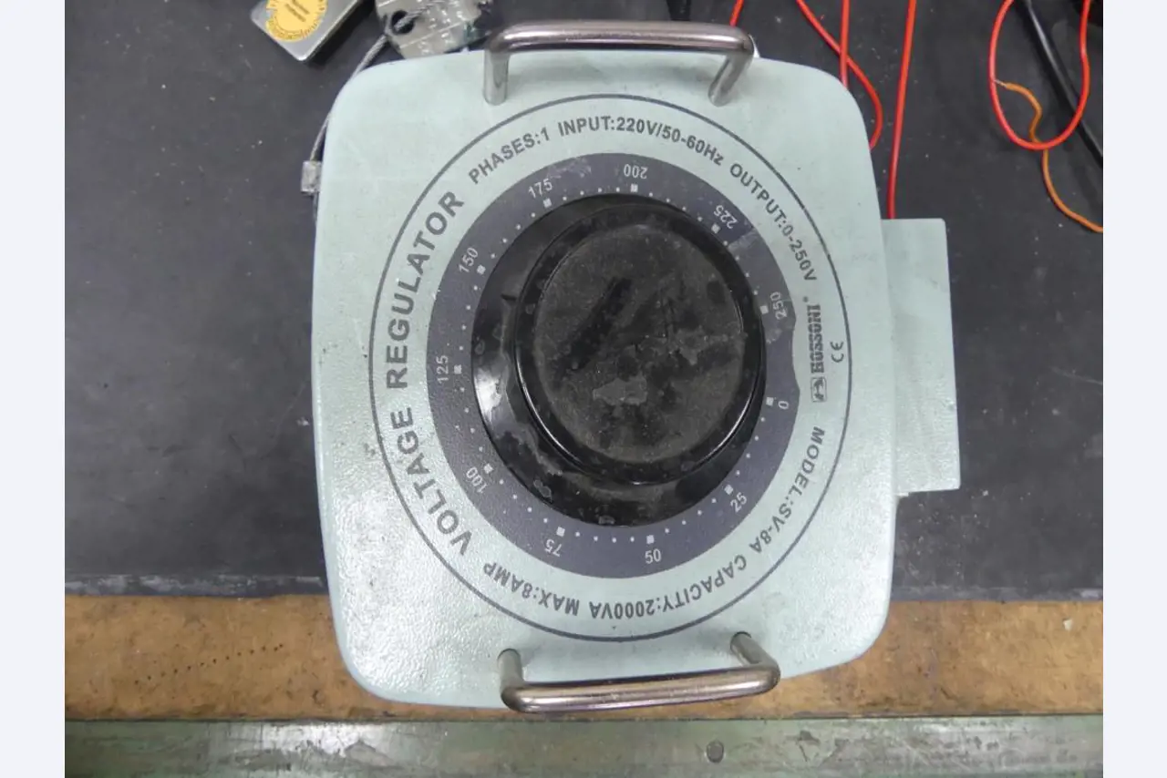 Maquinaria y accesorios de una antigua imprenta de huecograbado-1