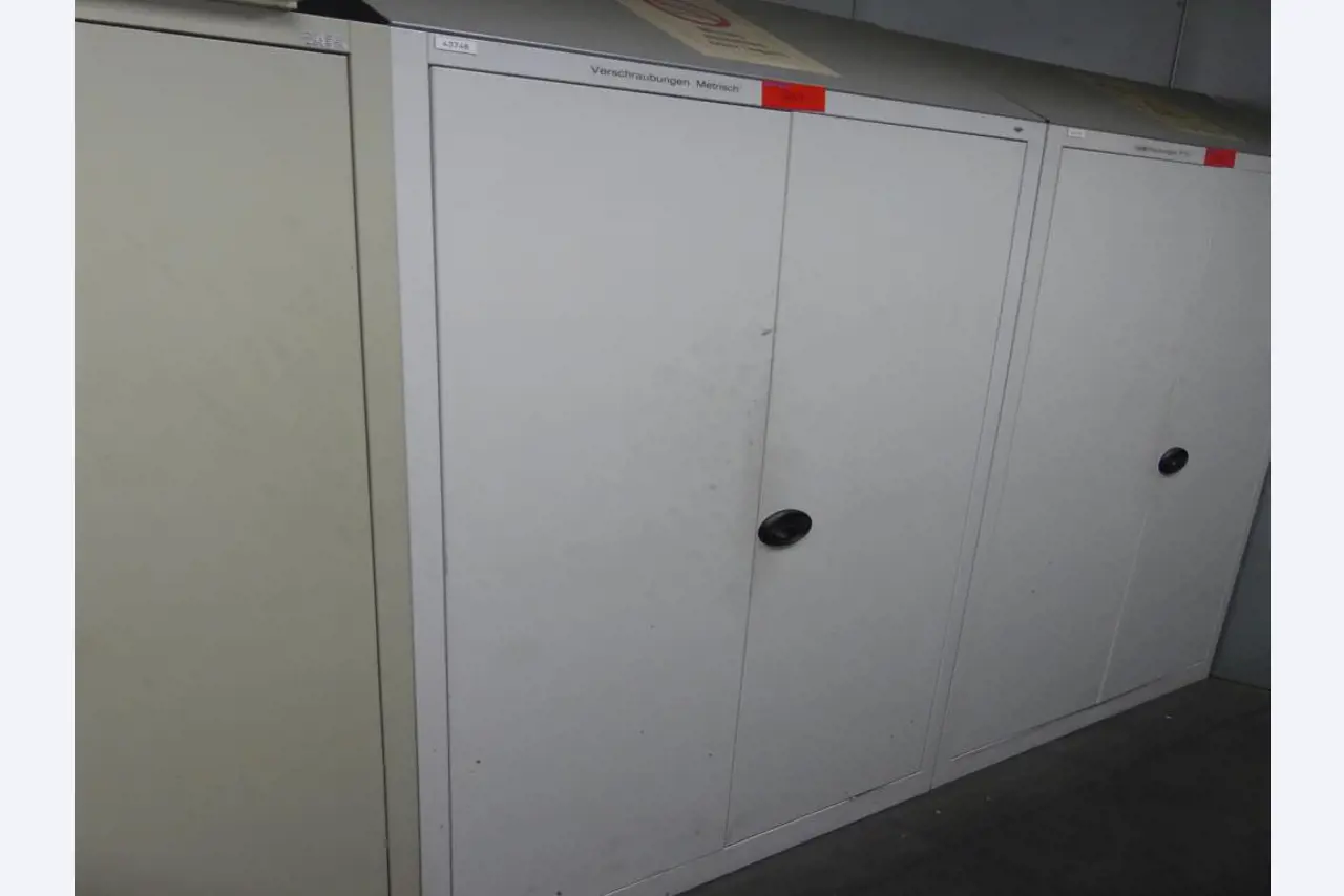 Maschinelle Einrichtung sowie Zubehör einer ehemaligen Tiefdruckerei-1