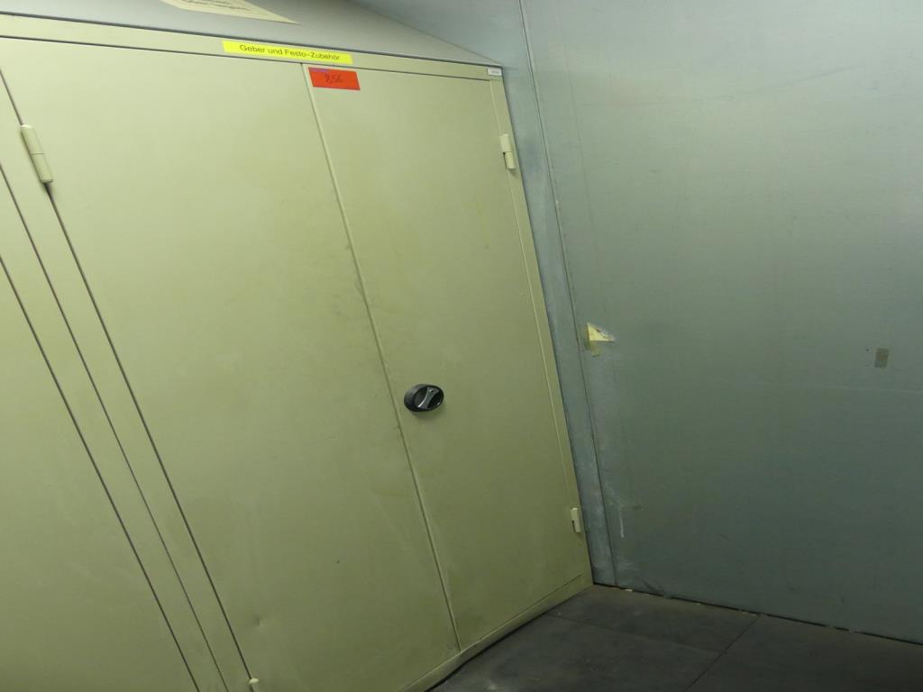 Máquinas e acessórios de uma antiga fábrica de impressão de gravuras-1