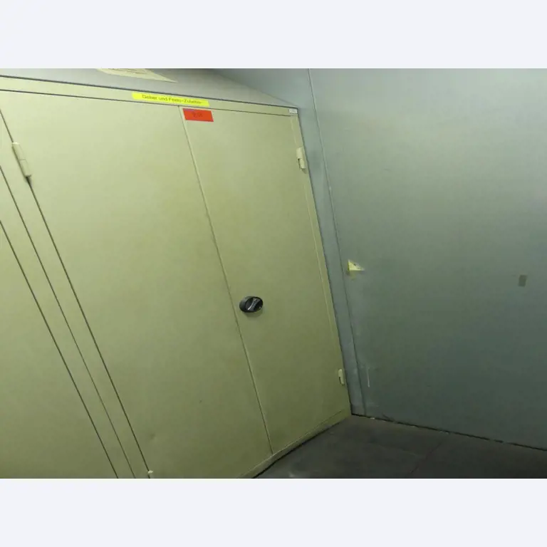 Equipement mécanique et accessoires d'une ancienne imprimerie en héliogravure-1