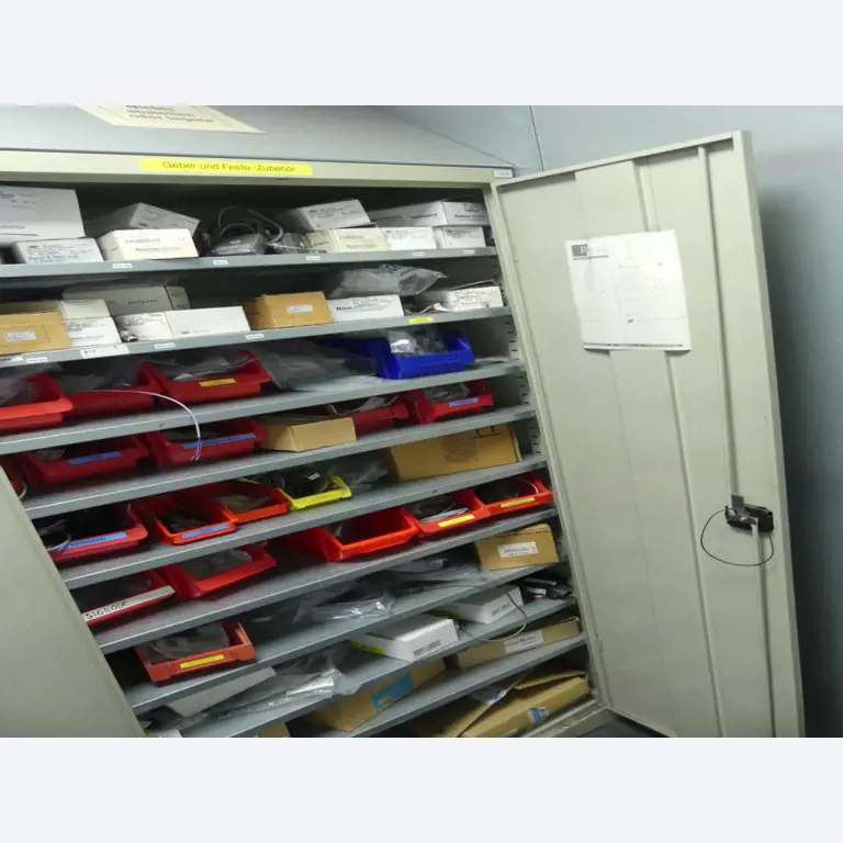 Equipement mécanique et accessoires d'une ancienne imprimerie en héliogravure-2