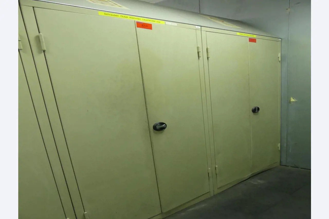 Stroje a příslušenství z bývalé hlubotiskové tiskárny-1