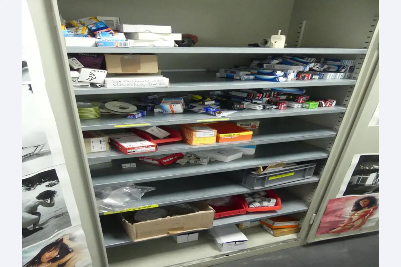 Stroje a příslušenství z bývalé hlubotiskové tiskárny-2