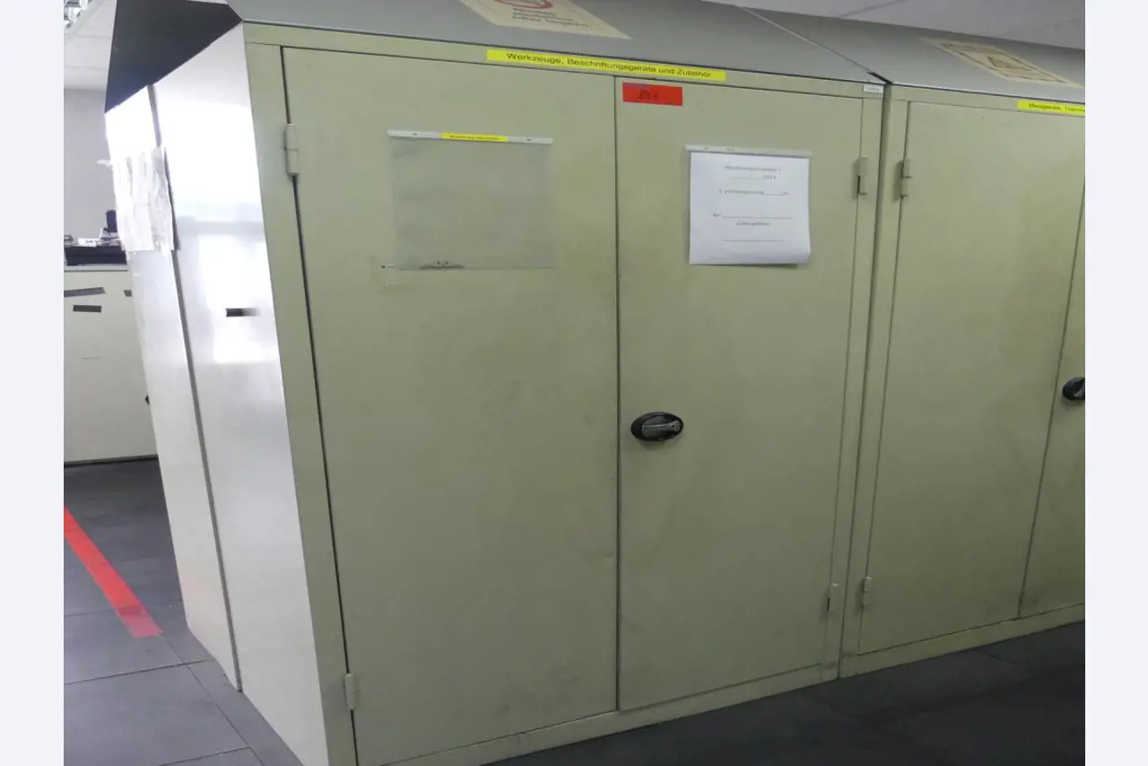 Maschinelle Einrichtung sowie Zubehör einer ehemaligen Tiefdruckerei-1