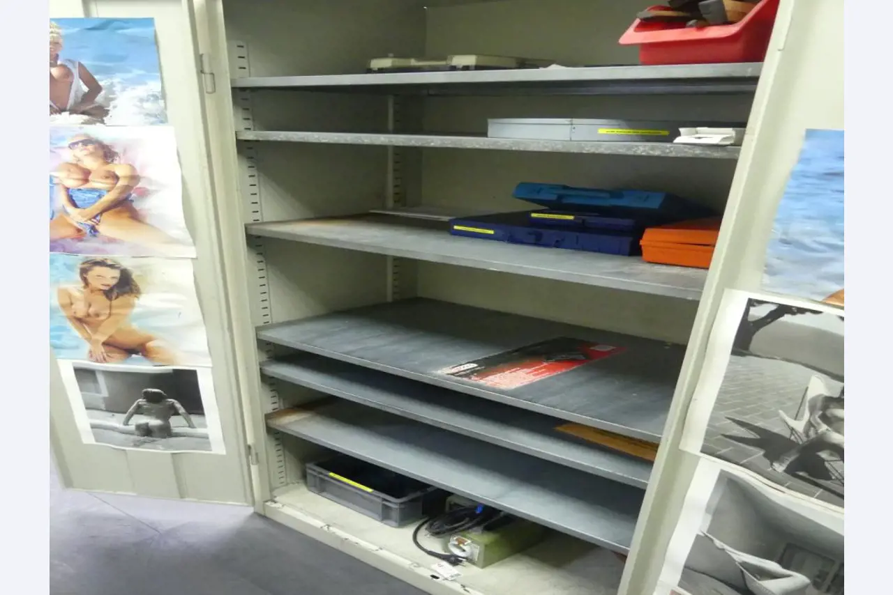 Maschinelle Einrichtung sowie Zubehör einer ehemaligen Tiefdruckerei-2