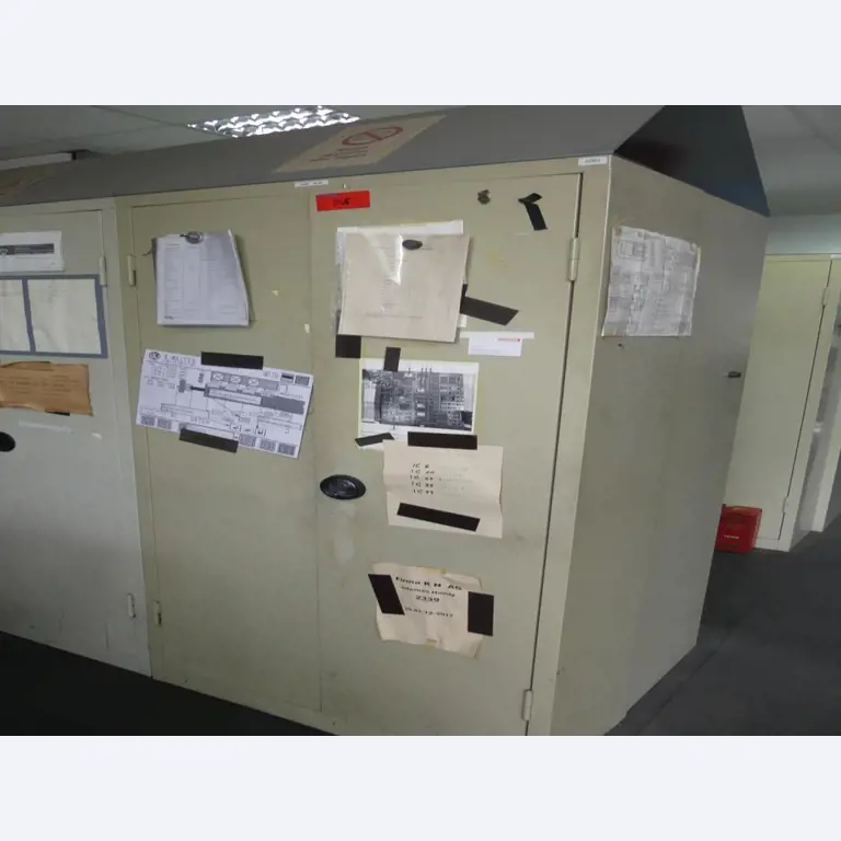 Maquinaria y accesorios de una antigua imprenta de huecograbado-1