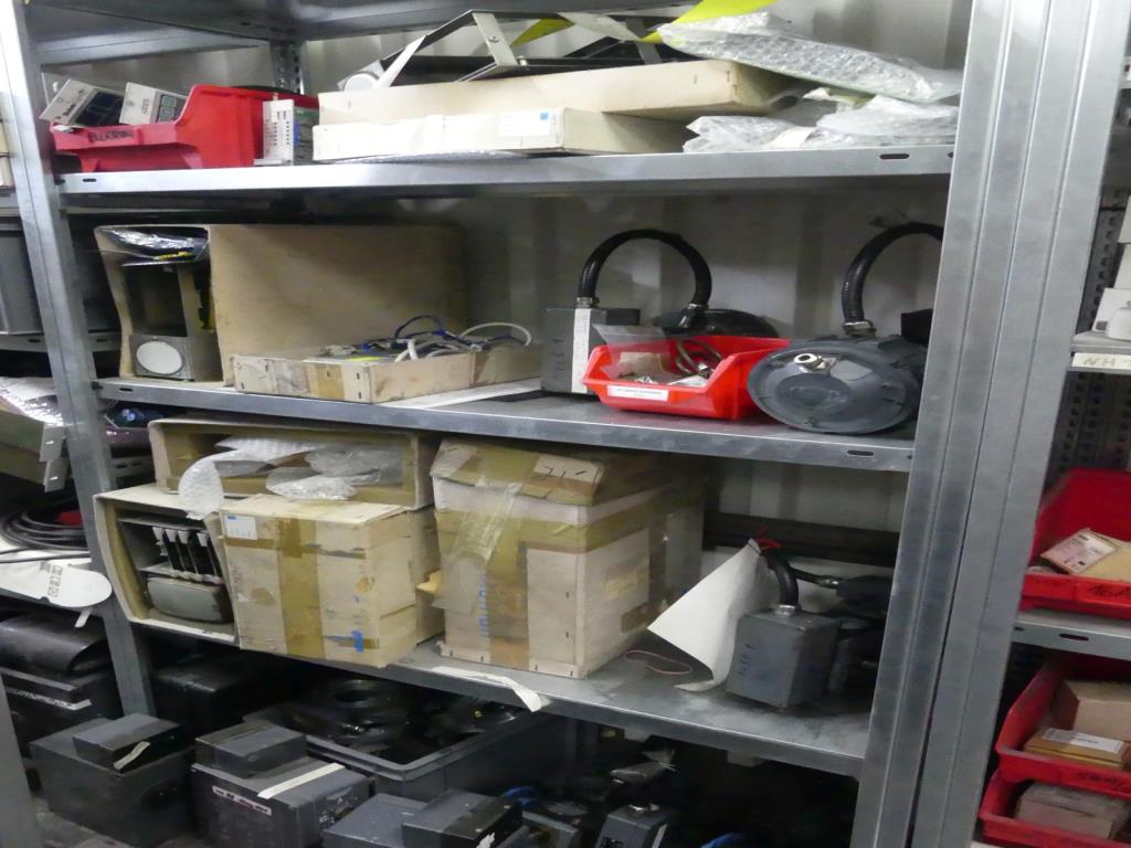 Maquinaria y accesorios de una antigua imprenta de huecograbado-11