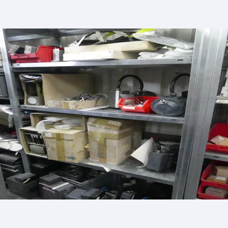 Equipement mécanique et accessoires d'une ancienne imprimerie en héliogravure-11