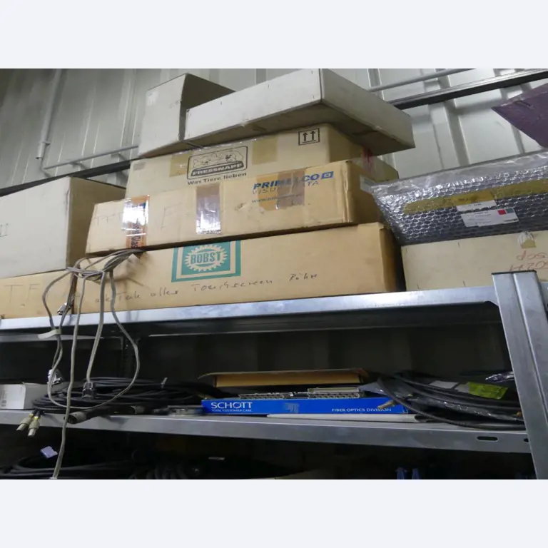 Equipement mécanique et accessoires d'une ancienne imprimerie en héliogravure-15