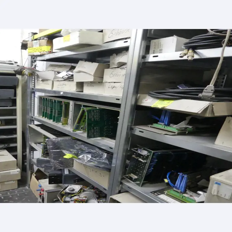 Equipement mécanique et accessoires d'une ancienne imprimerie en héliogravure-16