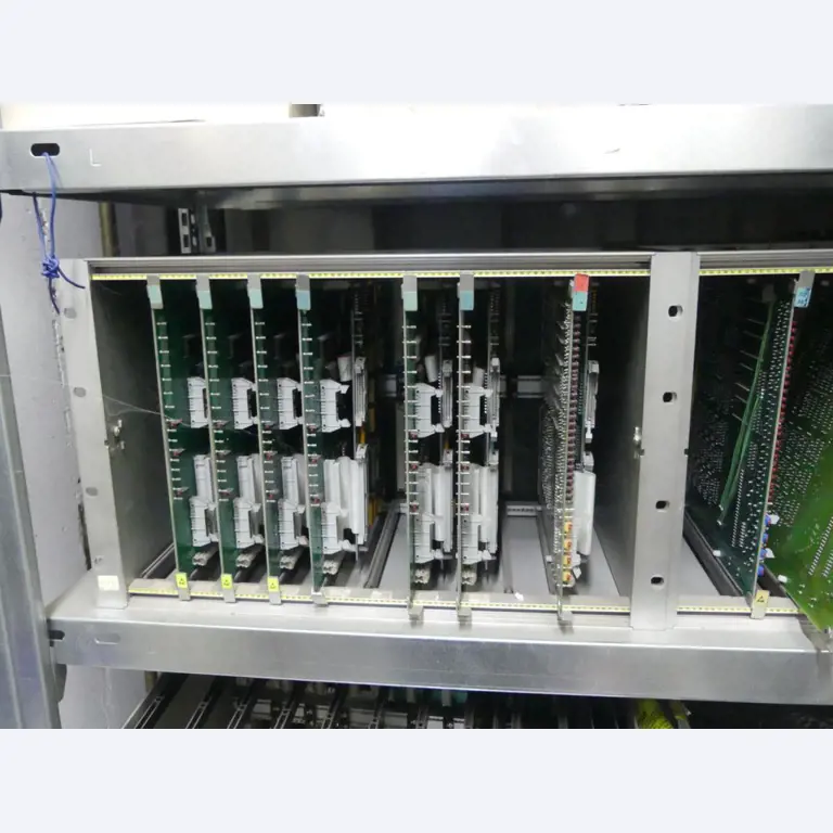 Equipement mécanique et accessoires d'une ancienne imprimerie en héliogravure-17