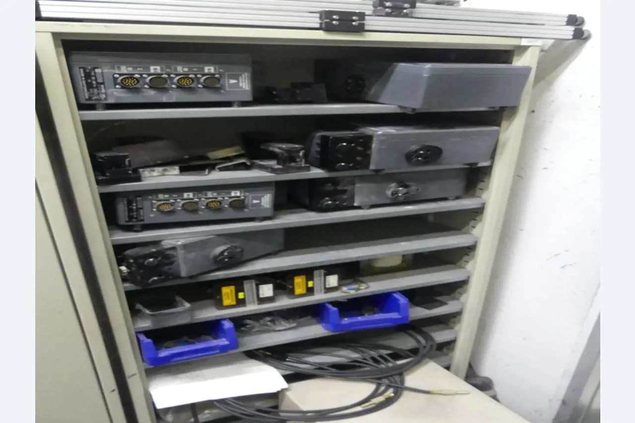 Equipement mécanique et accessoires d'une ancienne imprimerie en héliogravure-18