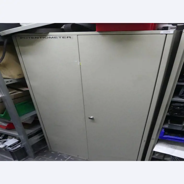 Equipement mécanique et accessoires d'une ancienne imprimerie en héliogravure-19