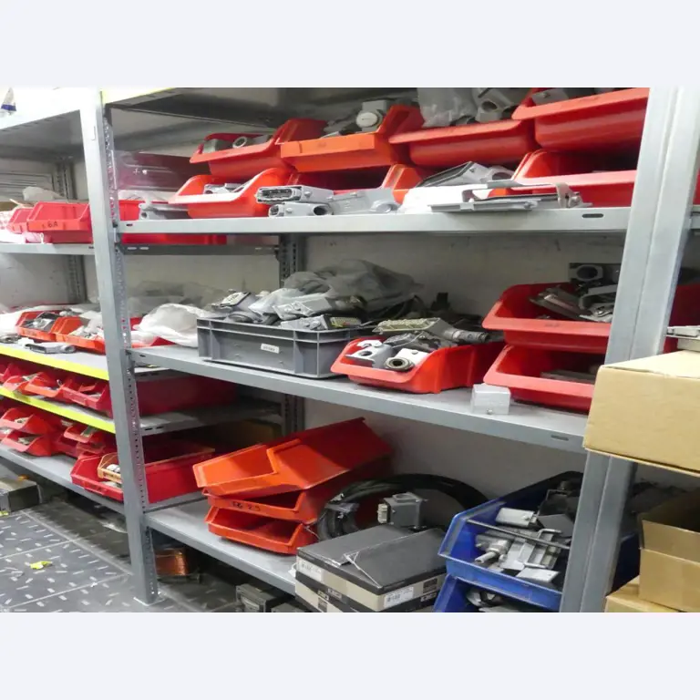 Equipement mécanique et accessoires d'une ancienne imprimerie en héliogravure-21