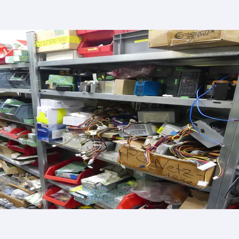 Equipement mécanique et accessoires d'une ancienne imprimerie en héliogravure-24