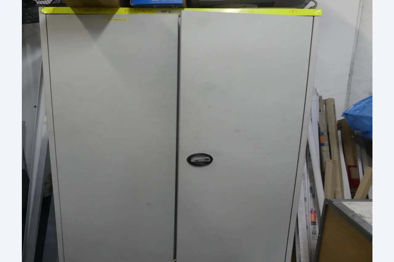 Equipement mécanique et accessoires d'une ancienne imprimerie en héliogravure-26