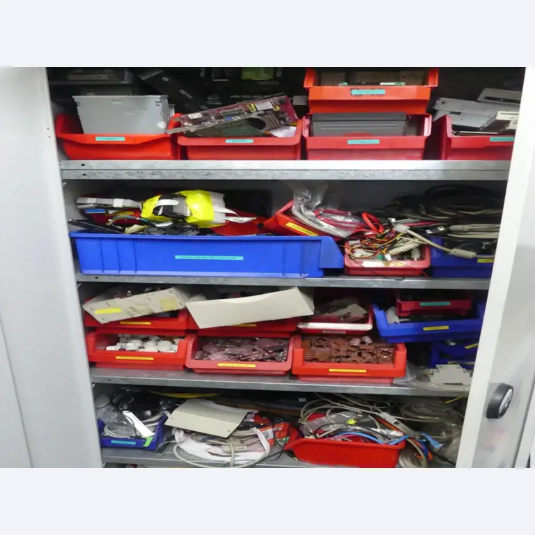 Equipement mécanique et accessoires d'une ancienne imprimerie en héliogravure-27